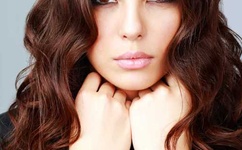 女网红洗澡忘关播不慎走光